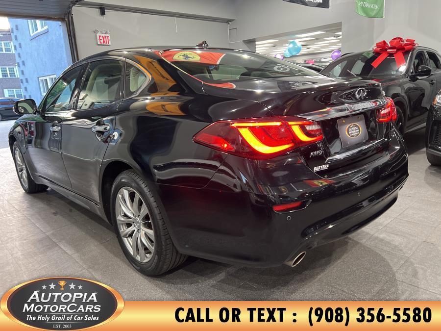 Used 2017 INFINITI Q70 3.7 image 49