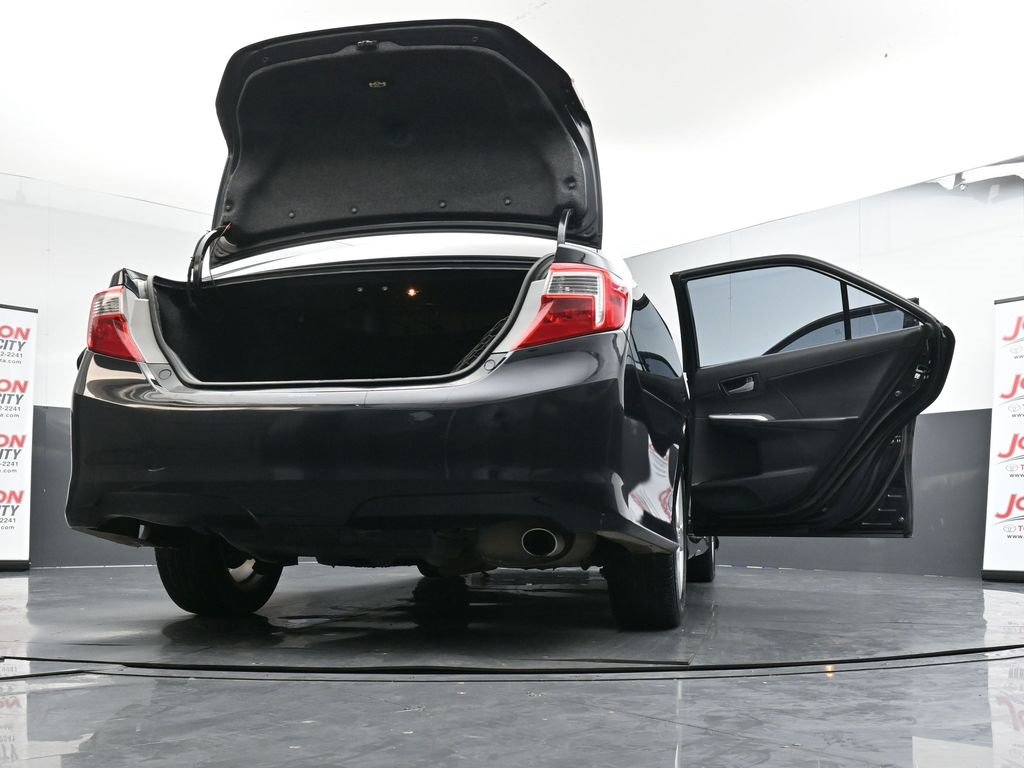 Used 2013 Toyota Camry SE image 43