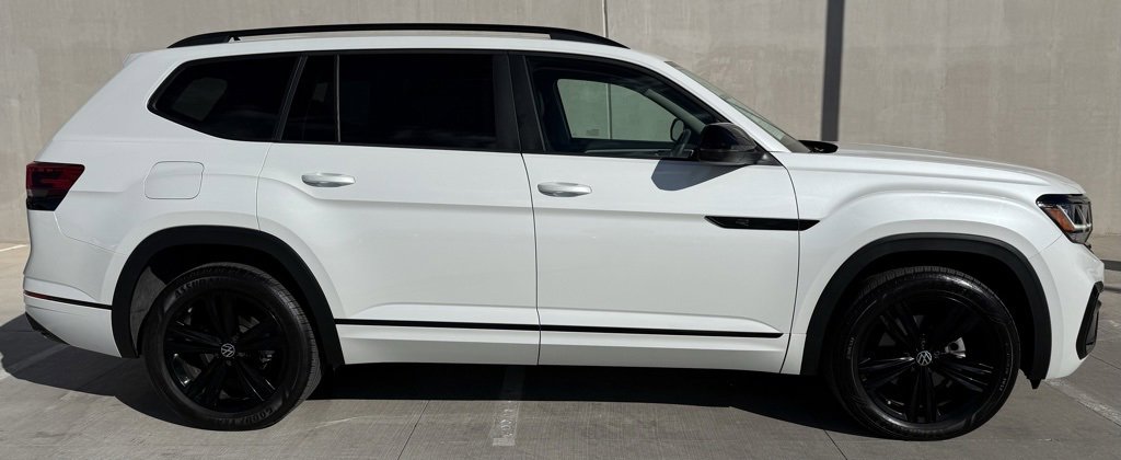 Used 2023 Volkswagen Atlas SEL R-Line image 3