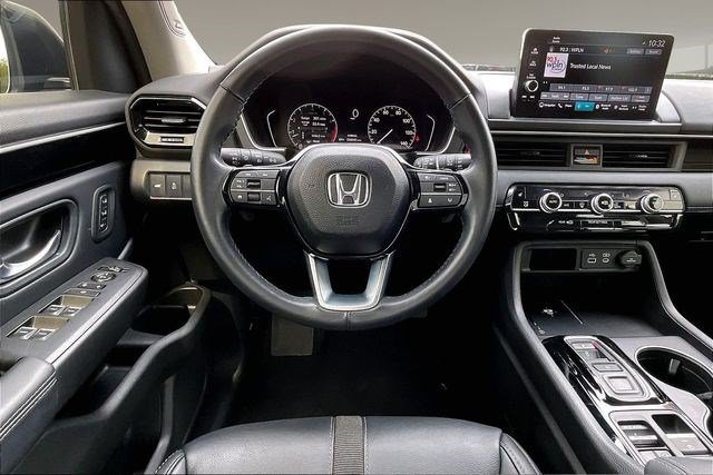 Certified 2025 Honda Pilot Touring image 8