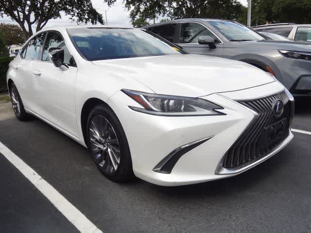 Used 2020 Lexus ES 300h w/ Accessory Package FWD image 3