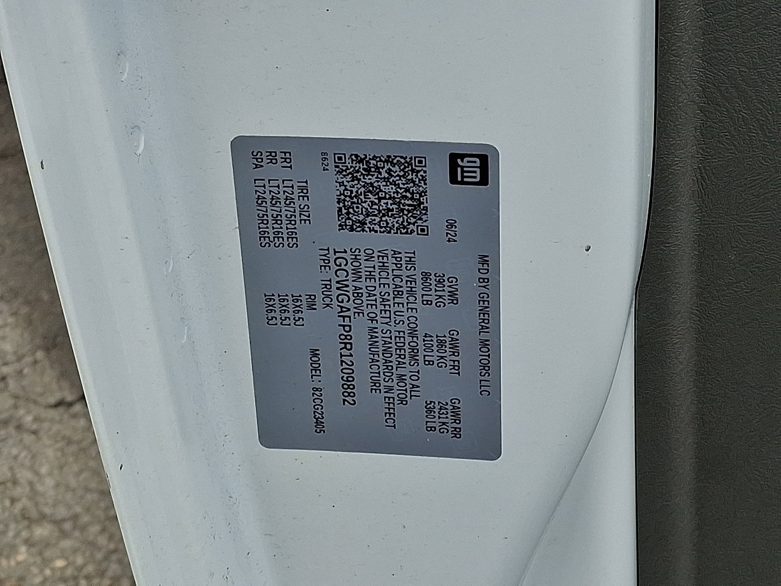 Certified 2024 Chevrolet Express 2500 w/ Driver Convenience Package image 27