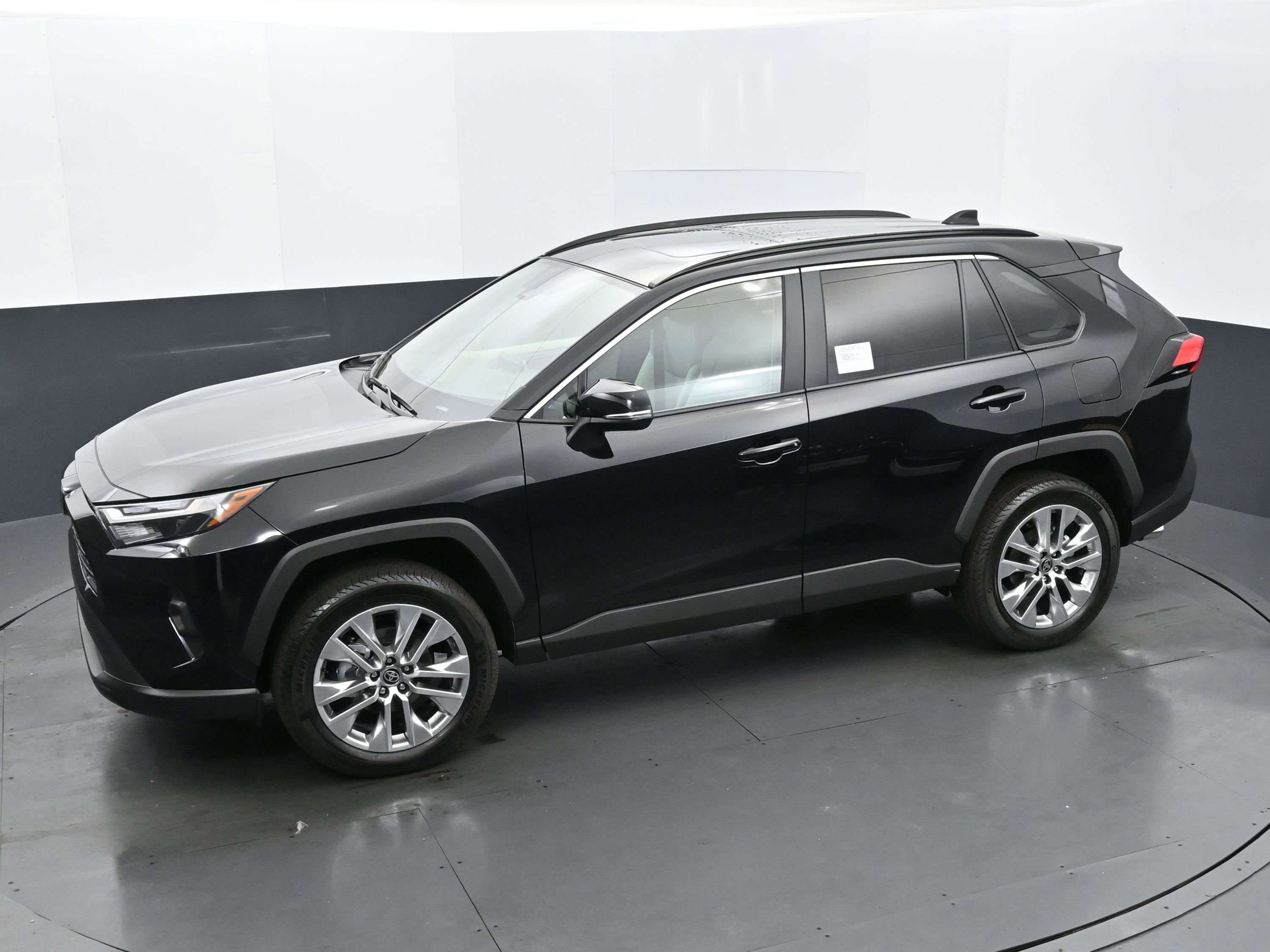 Used 2025 Toyota RAV4 XLE Premium image 29