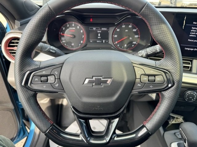 Used 2025 Chevrolet Trax RS w/ Sunroof Package image 17