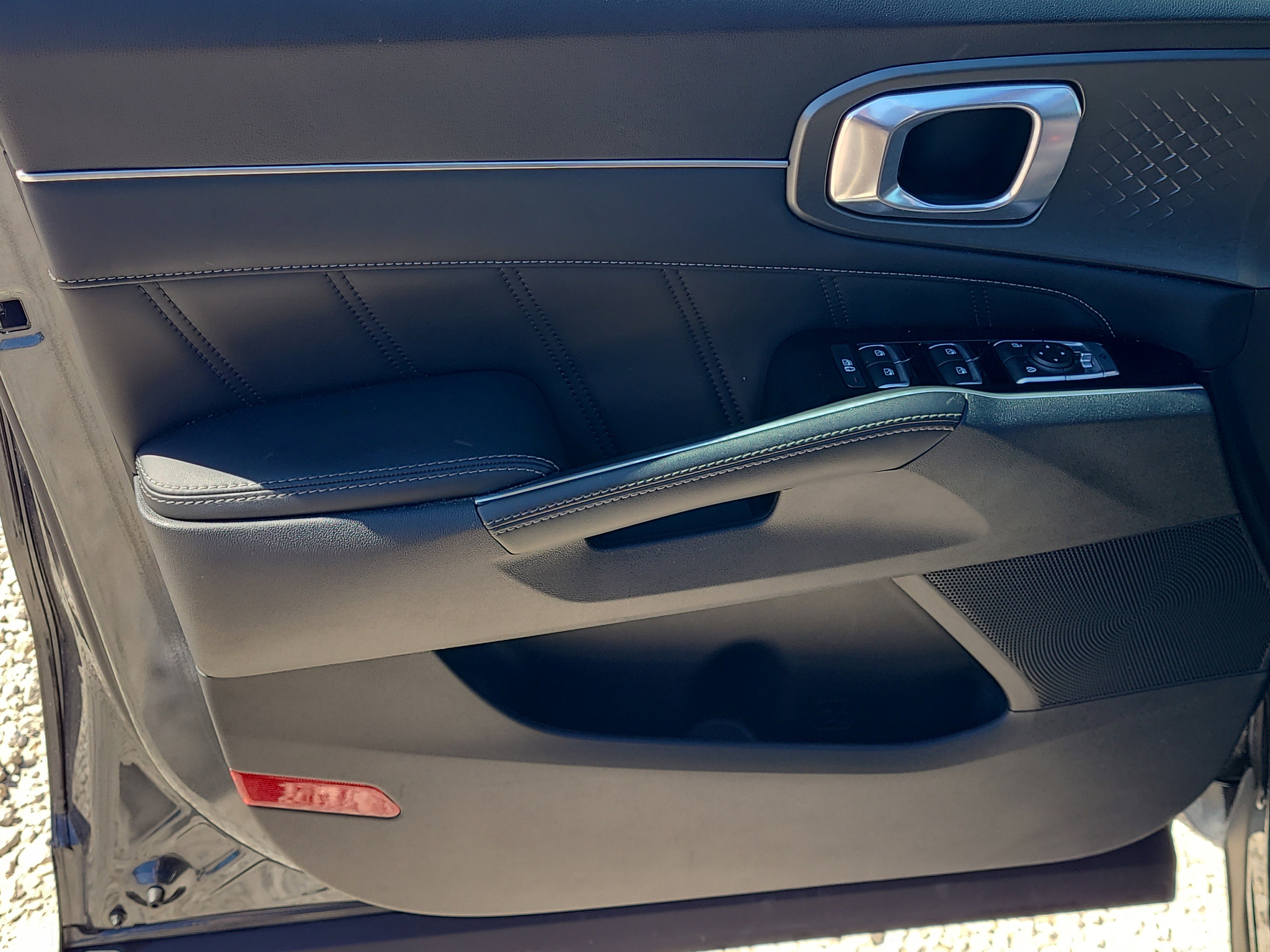 Used 2023 Kia Sorento SX image 19