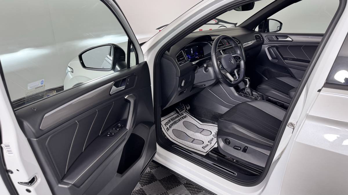 Used 2023 Volkswagen Tiguan SE R-Line AWD/4WD image 11