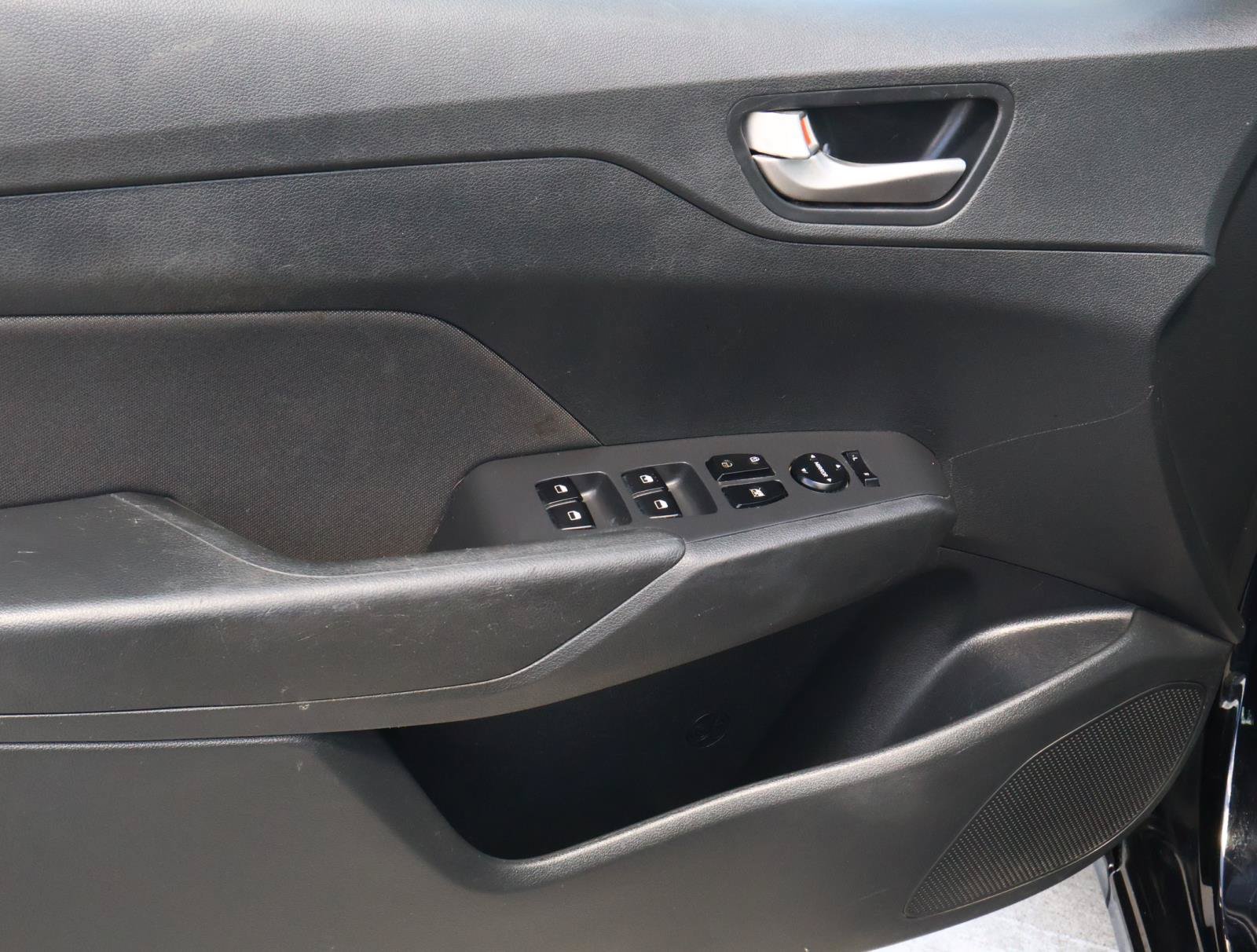 Used 2022 Hyundai Accent SE FWD image 13
