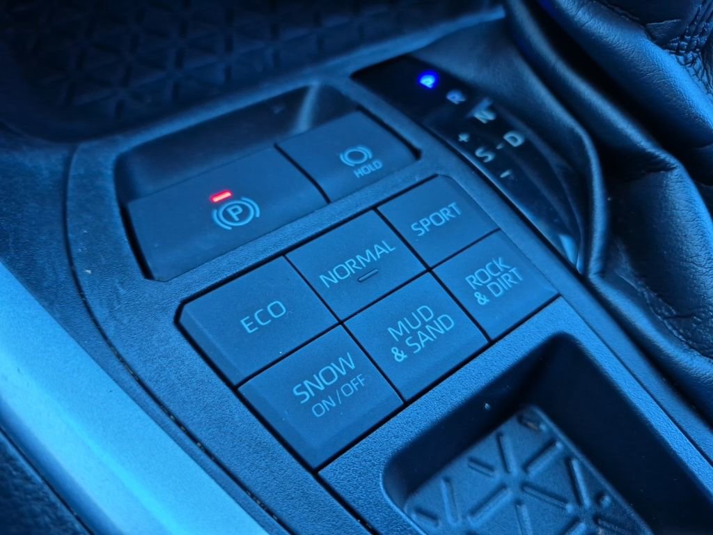 Used 2021 Toyota RAV4 XLE w/ Convenience Package image 26