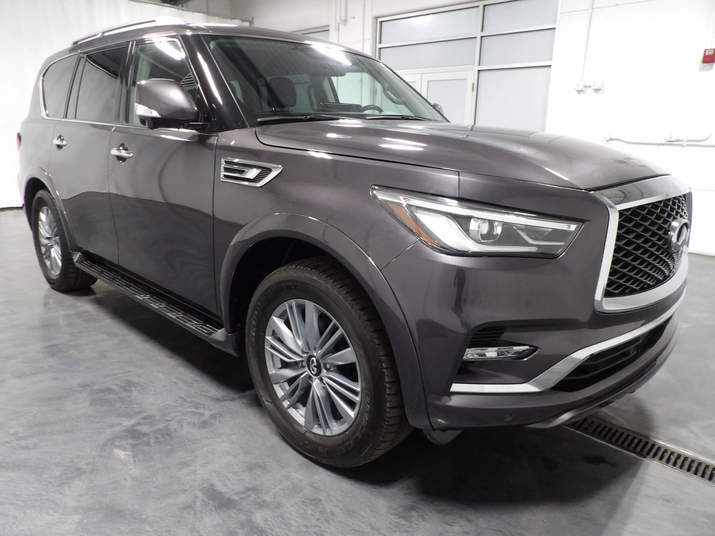 Used 2024 INFINITI QX80 Luxe image 3