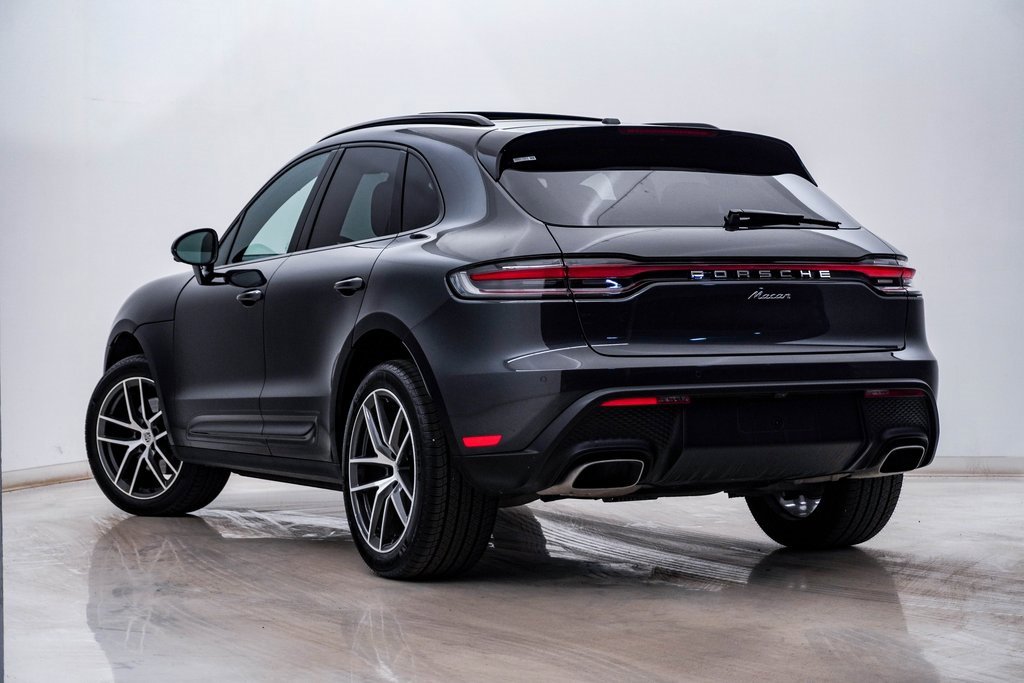 Certified 2025 Porsche Macan image 3