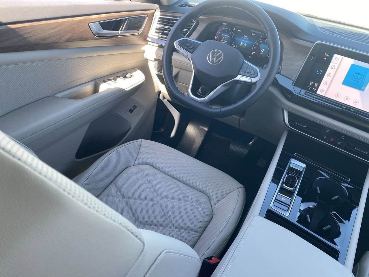 New 2026 Volkswagen Atlas SE image 10