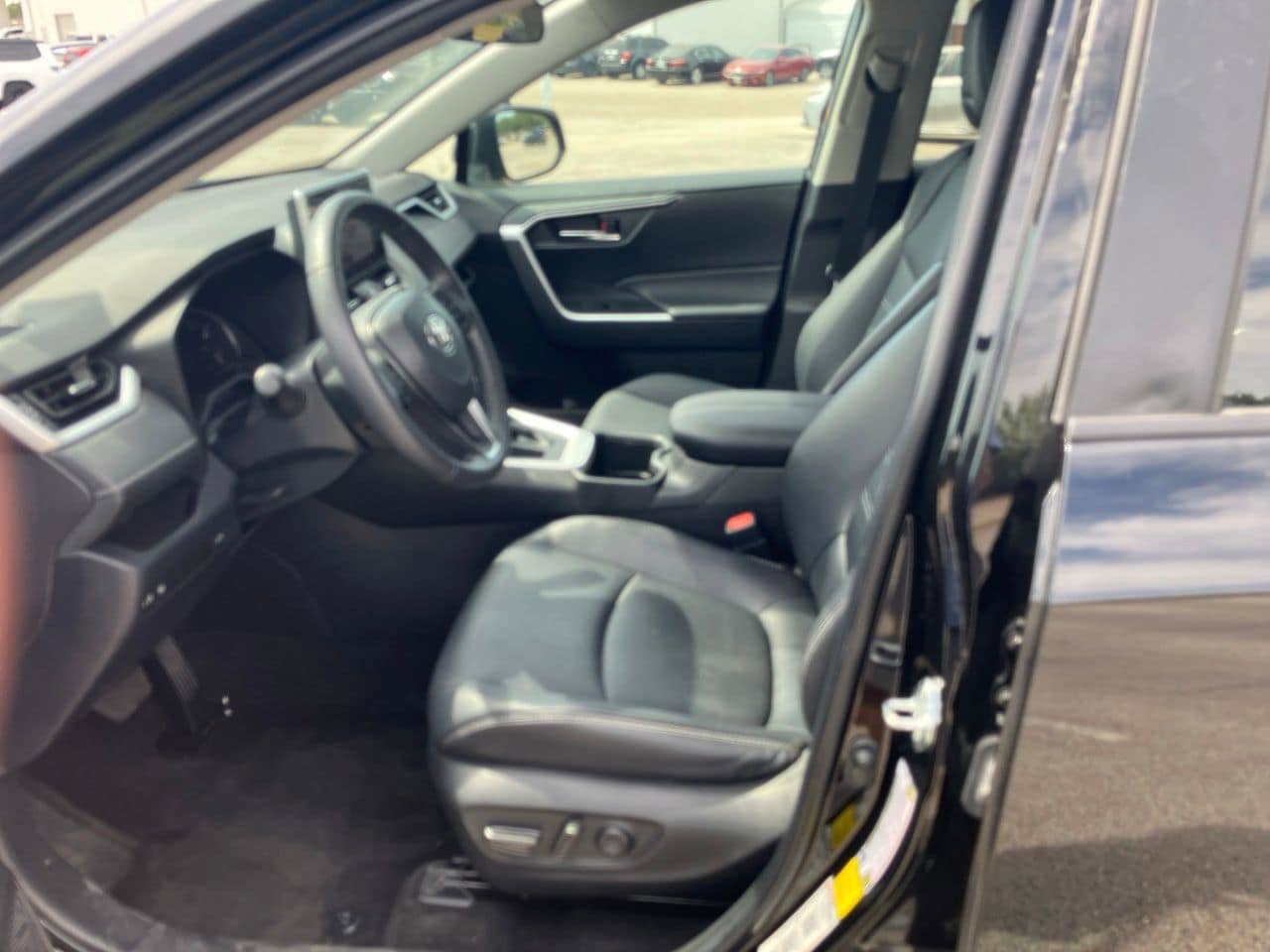 Used 2023 Toyota RAV4 XLE Premium FWD image 7