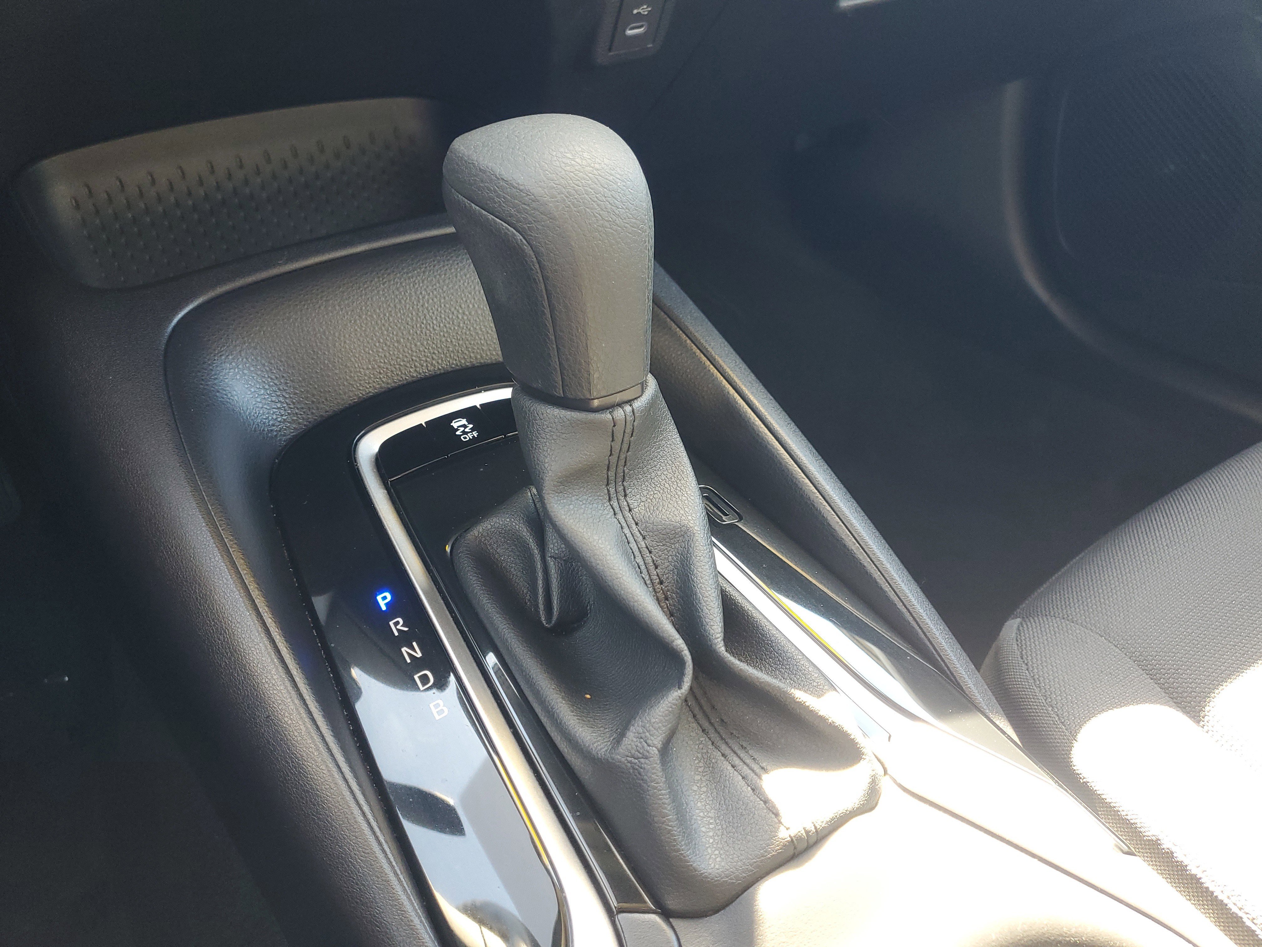 Certified 2025 Toyota Corolla LE image 29