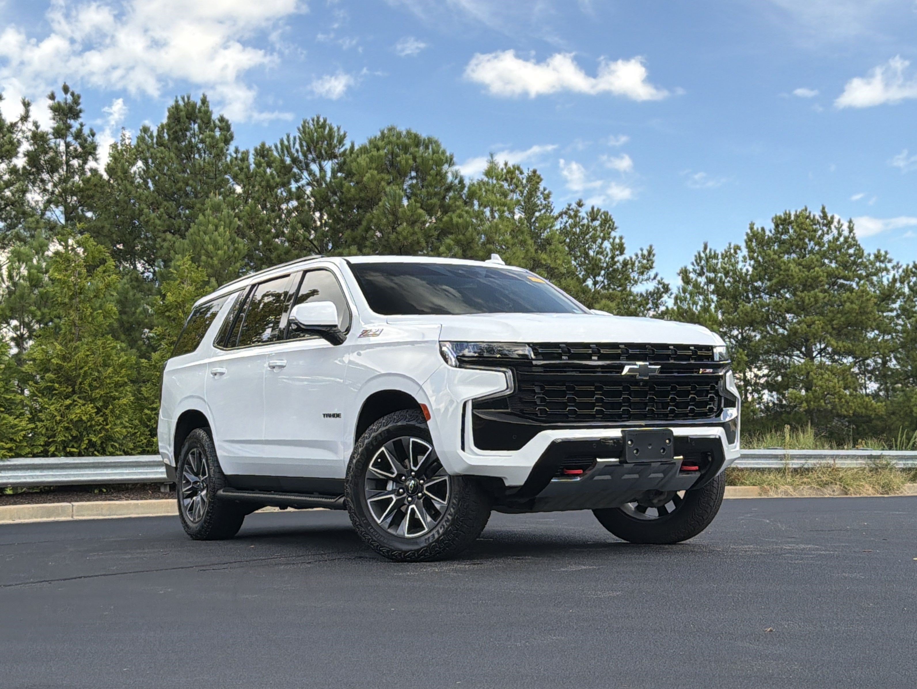 Used 2023 Chevrolet Tahoe Z71 w/ Luxury Package AWD/4WD image 2