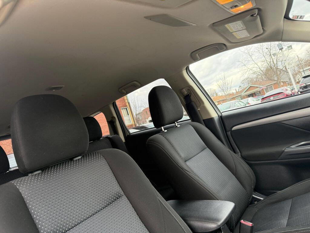 Used 2016 Mitsubishi Outlander SE image 18