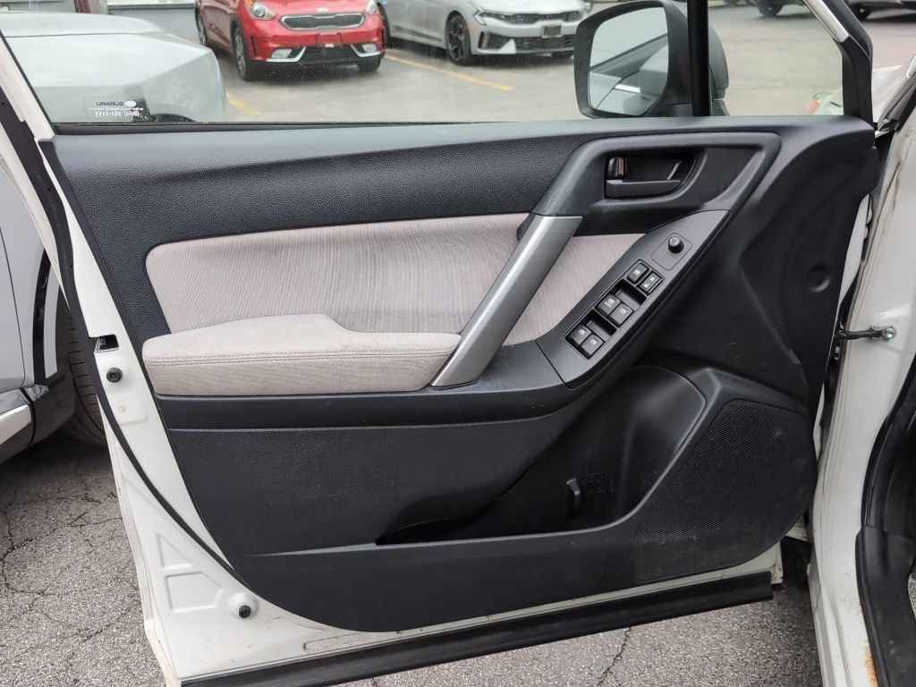 Used 2015 Subaru Forester 2.5i AWD/4WD image 10