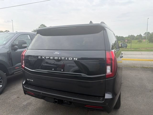 Used 2025 Ford Expedition Active AWD/4WD image 18