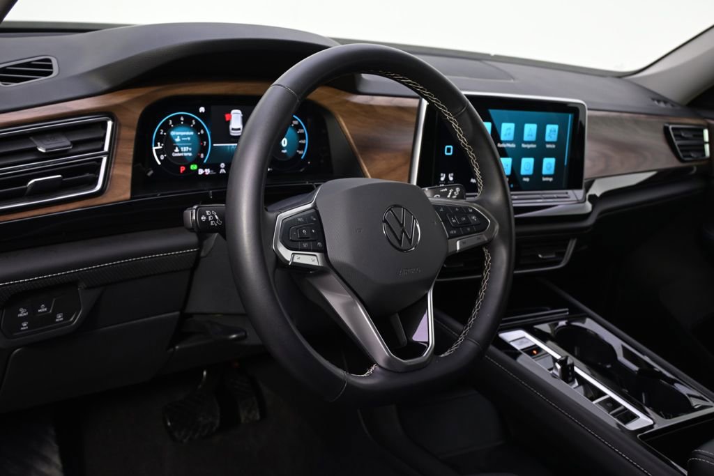 Used 2025 Volkswagen Atlas SE image 11