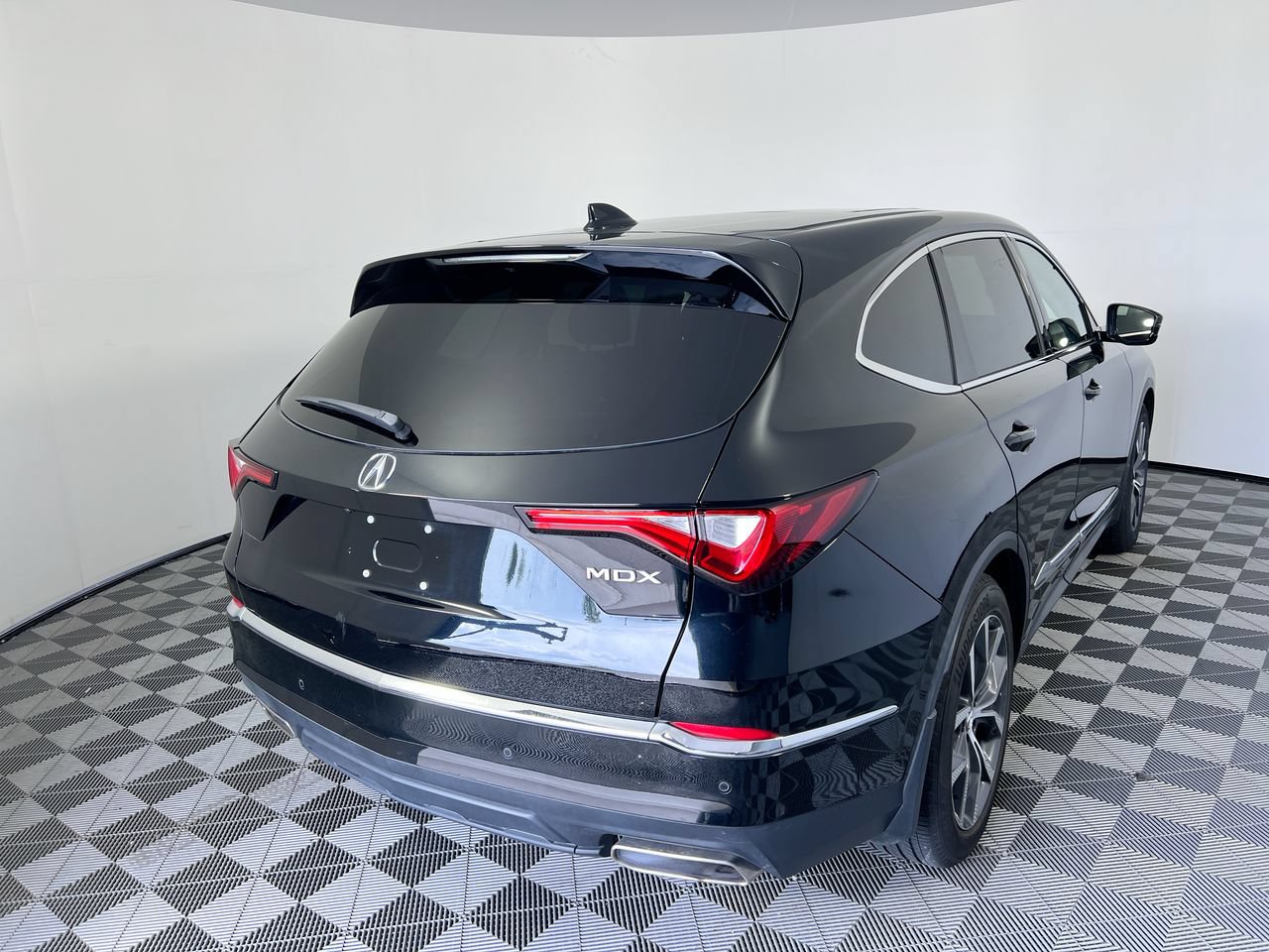 Used 2023 Acura MDX FWD w/ Technology Package image 3
