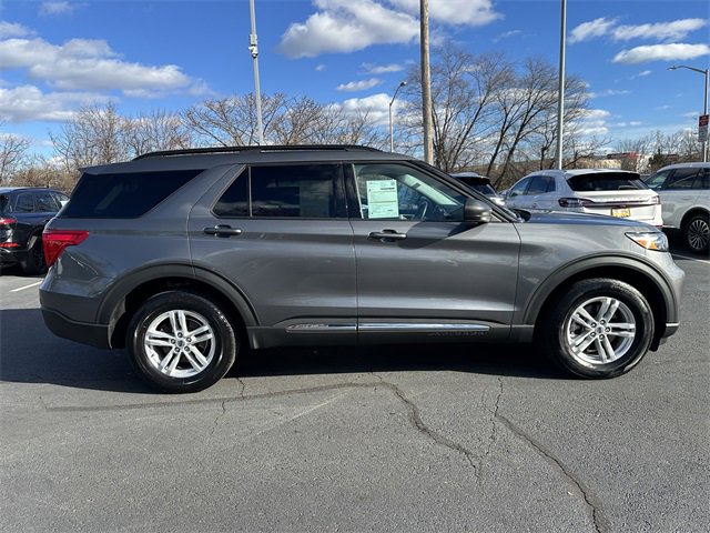 Certified 2022 Ford Explorer XLT image 4