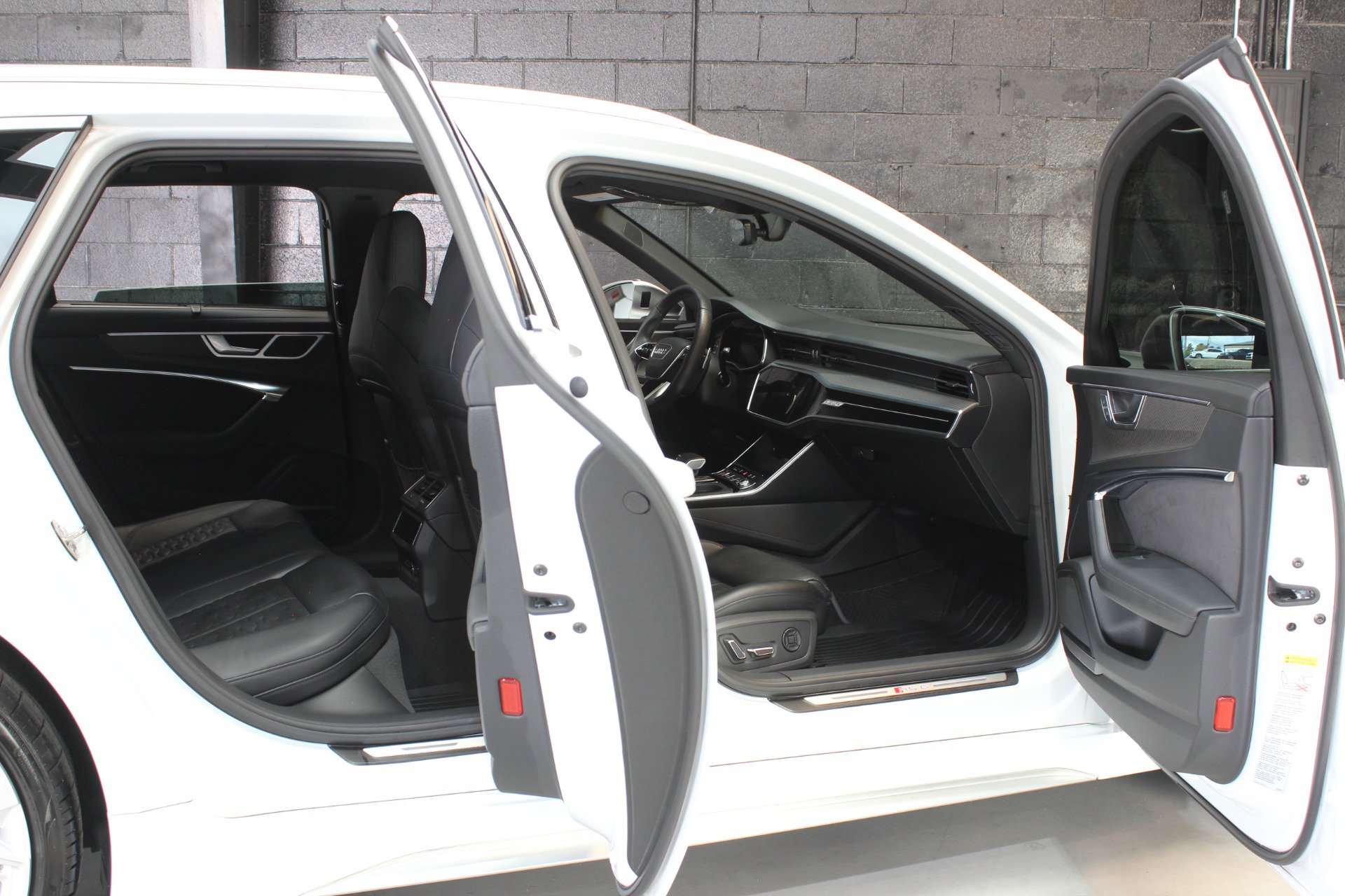 Used 2023 Audi RS 6 image 36