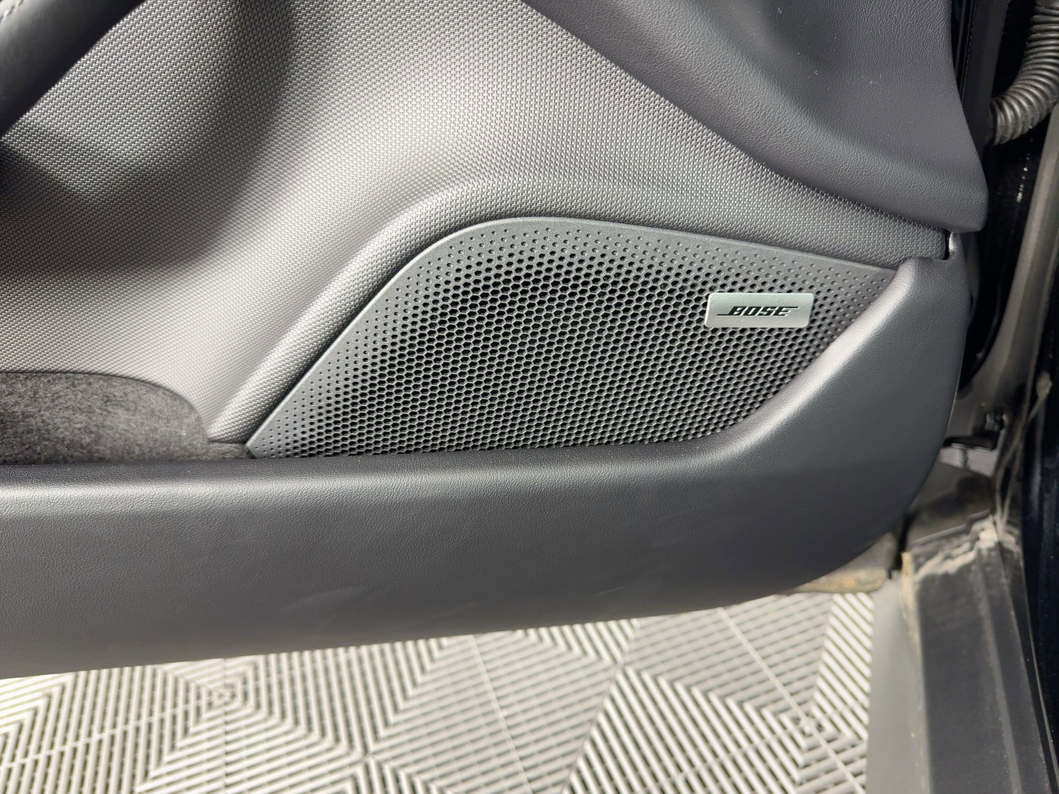 Used 2025 Porsche Taycan RWD image 28