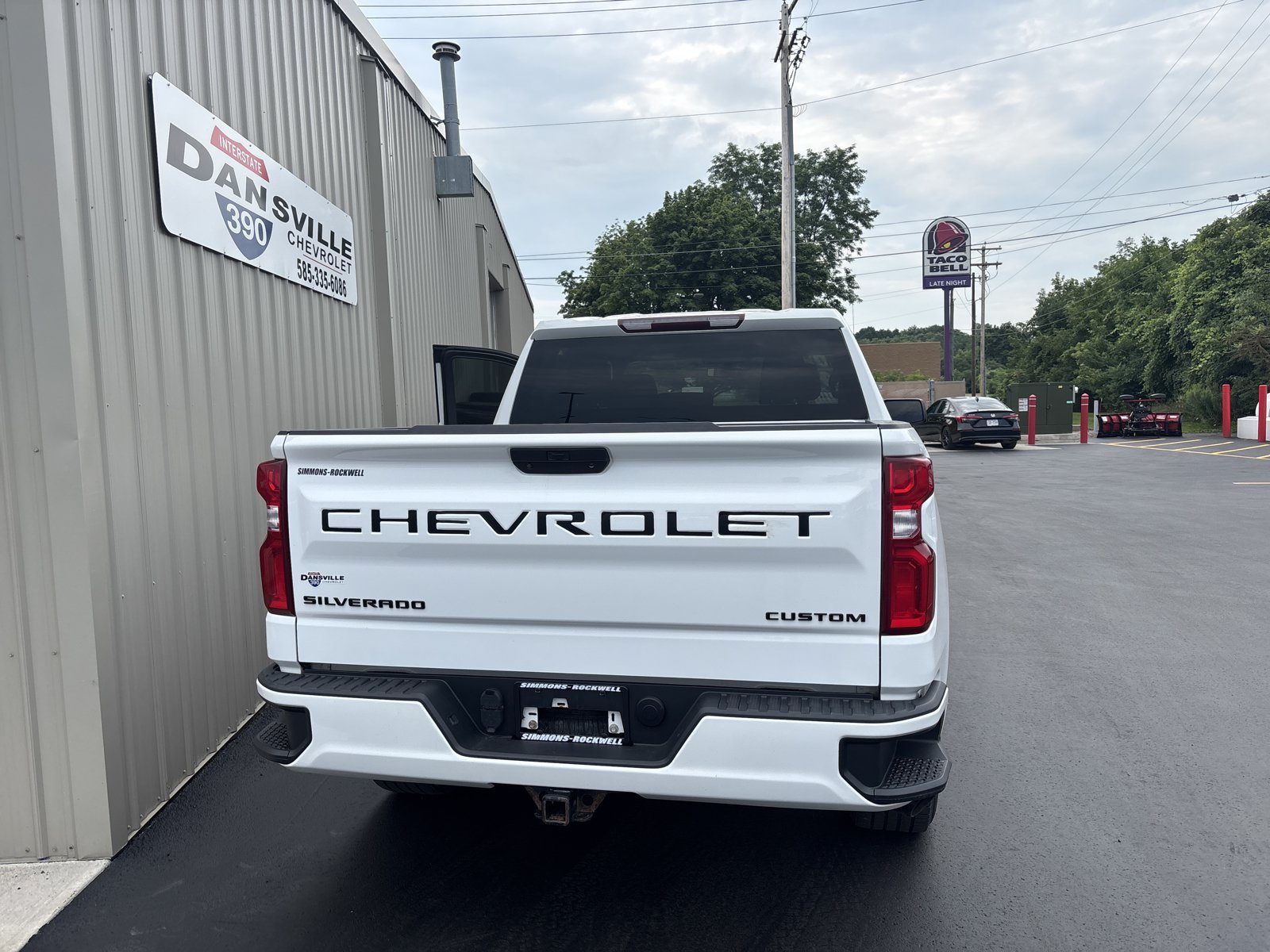 Used 2020 Chevrolet Silverado 1500 Custom w/ Custom Value Package AWD/4WD image 7
