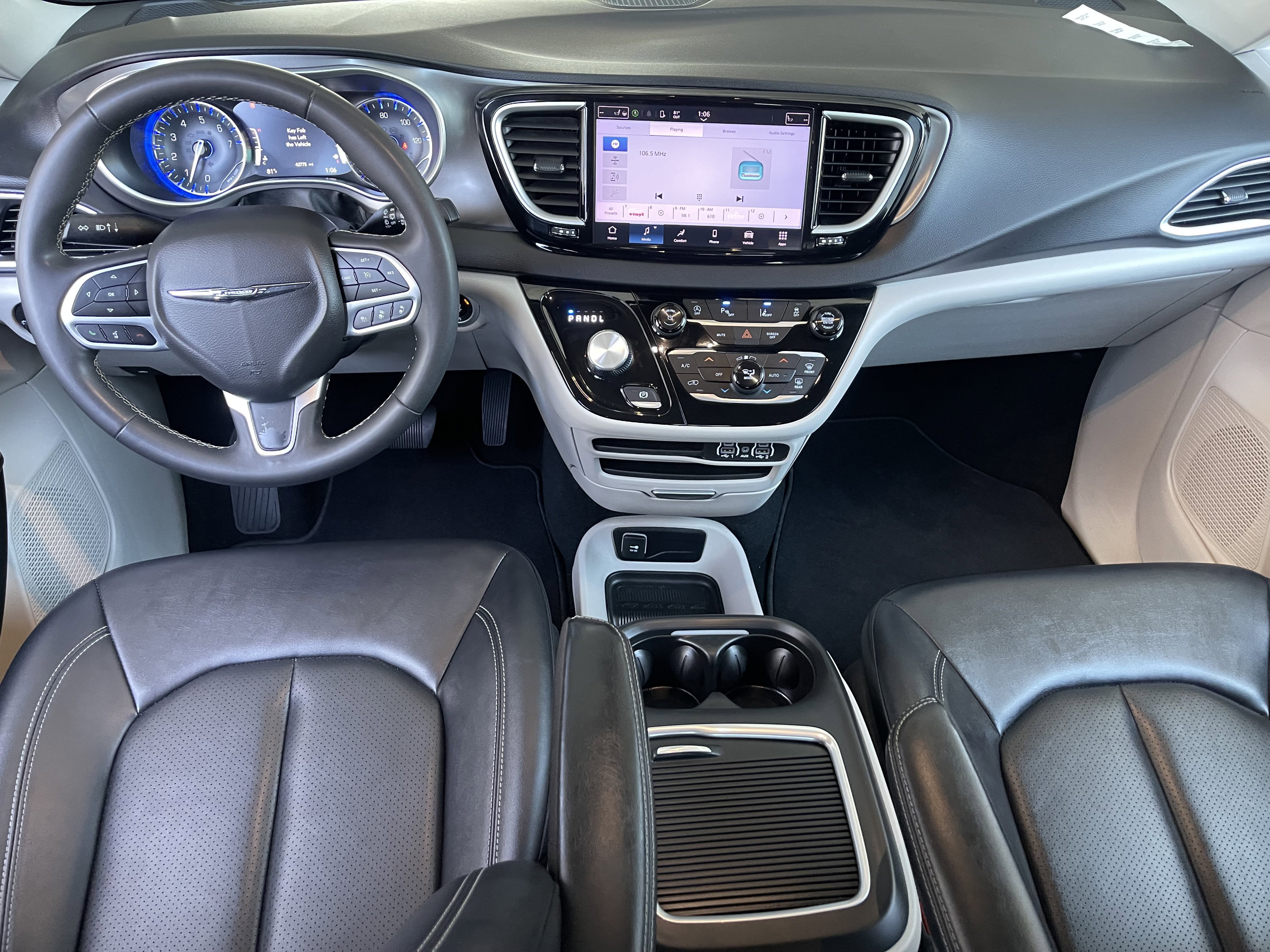 Used 2024 Chrysler Pacifica Touring-L FWD image 20