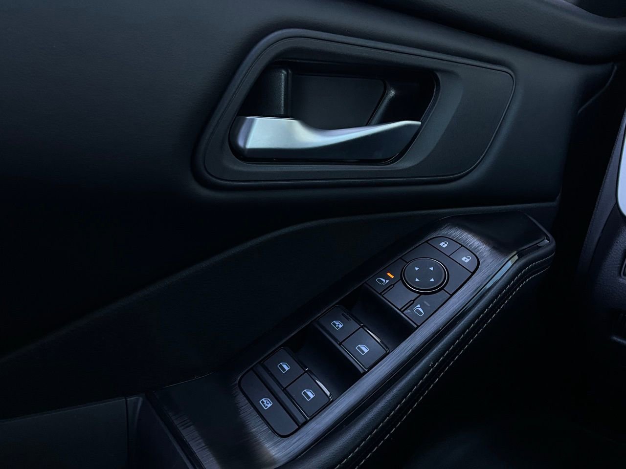 Used 2025 Nissan Rogue SV image 20