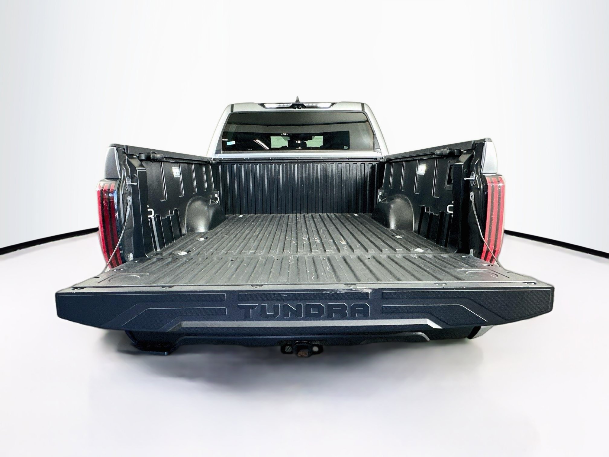 Used 2025 Toyota Tundra Limited AWD/4WD image 28