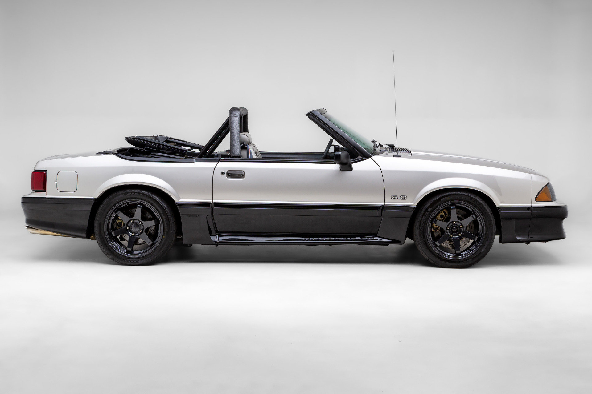 Used 1990 Ford Mustang GT RWD image 2