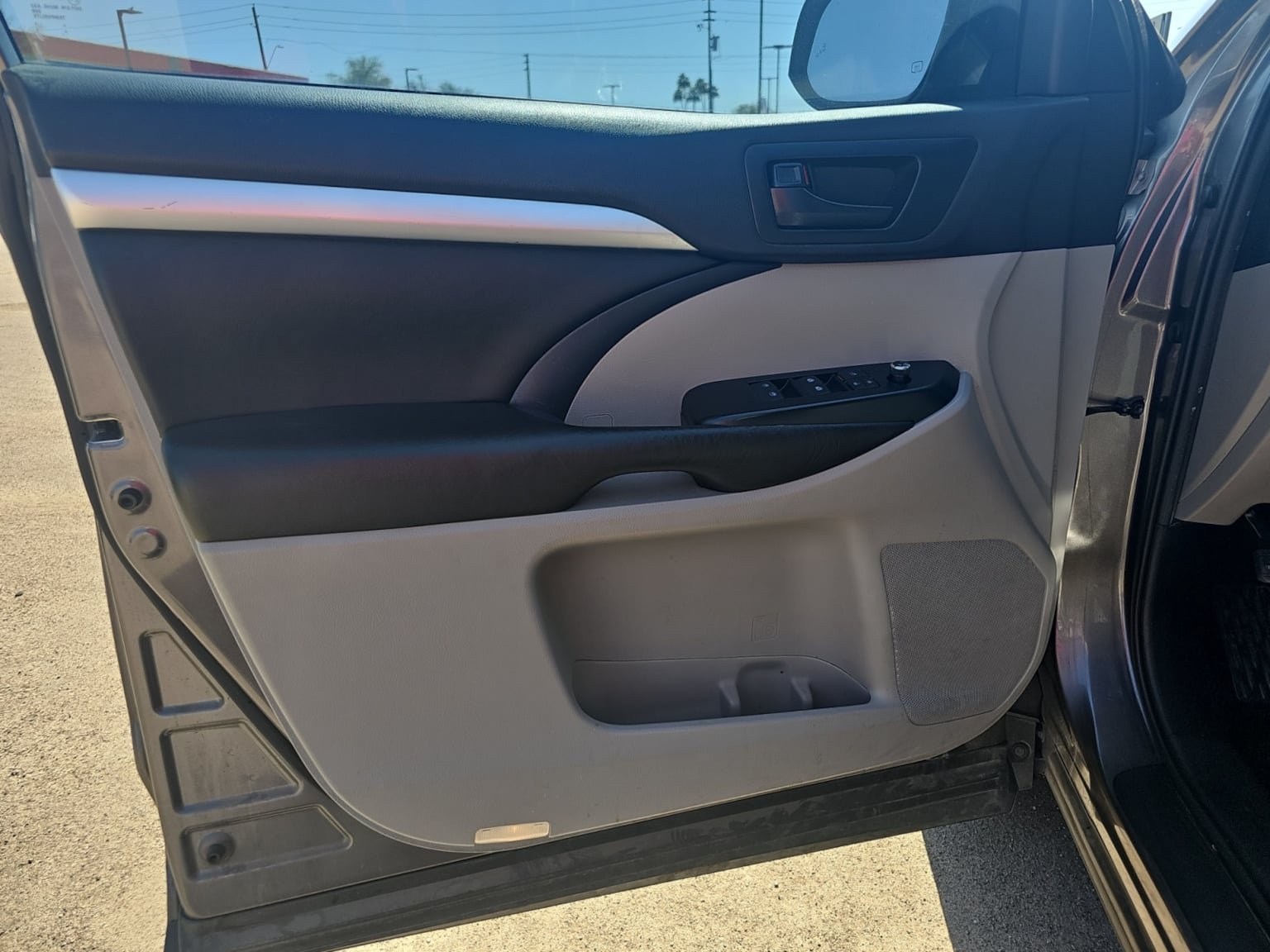 Used 2019 Toyota Highlander Plus FWD image 11