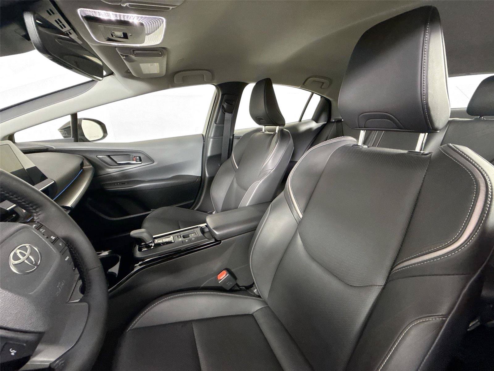 Certified 2025 Toyota Prius XLE FWD image 3