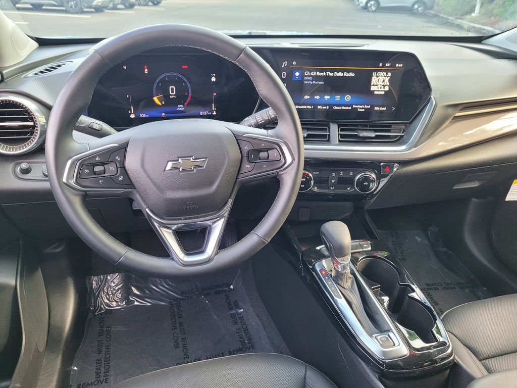 Used 2025 Chevrolet Trax ACTIV w/ Driver Confidence Package FWD image 19