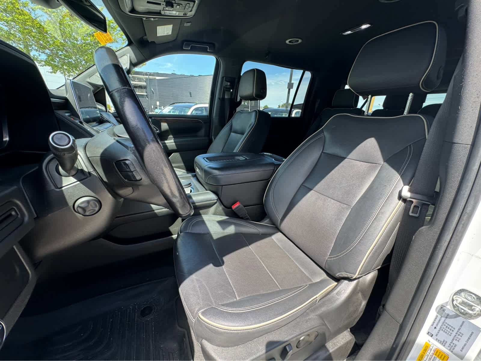 Used 2022 Chevrolet Suburban Premier image 7