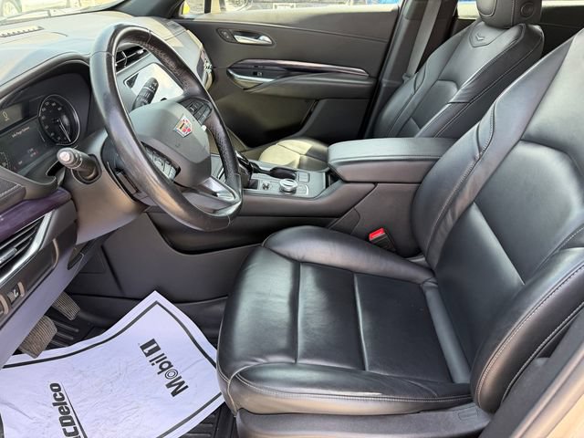 Used 2023 Cadillac XT4 Luxury w/ Cold Weather Package FWD image 11
