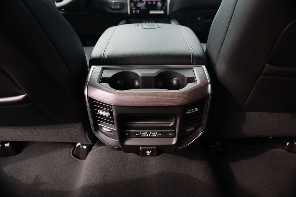 New 2026 RAM 3500 Laramie AWD/4WD image 31