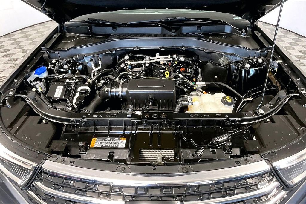 Used 2023 Ford Explorer XLT w/ Equipment Group 202A image 9