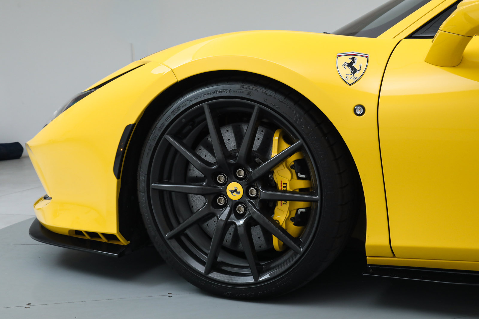 Certified 2022 Ferrari F8 Tributo RWD image 16