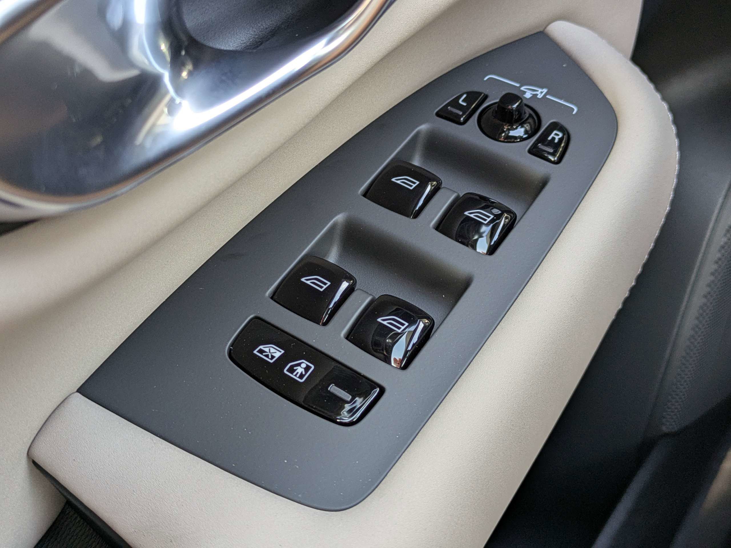 New 2026 Volvo XC90 B6 Plus w/ Protection Package Premier image 23