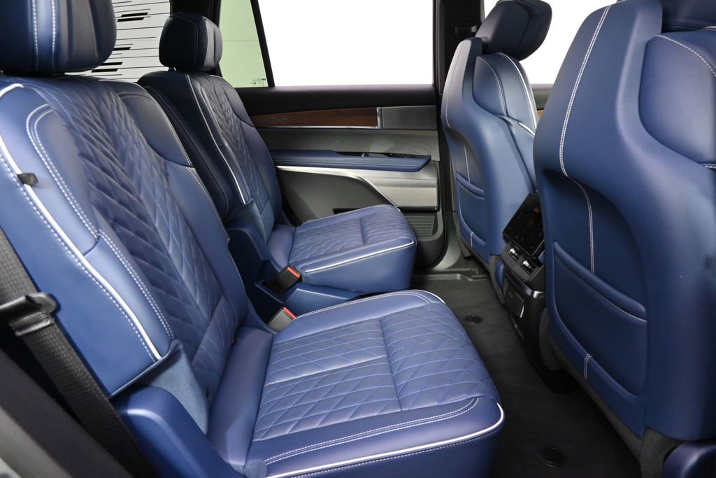 Used 2026 Cadillac Vistiq Premium Luxury image 18