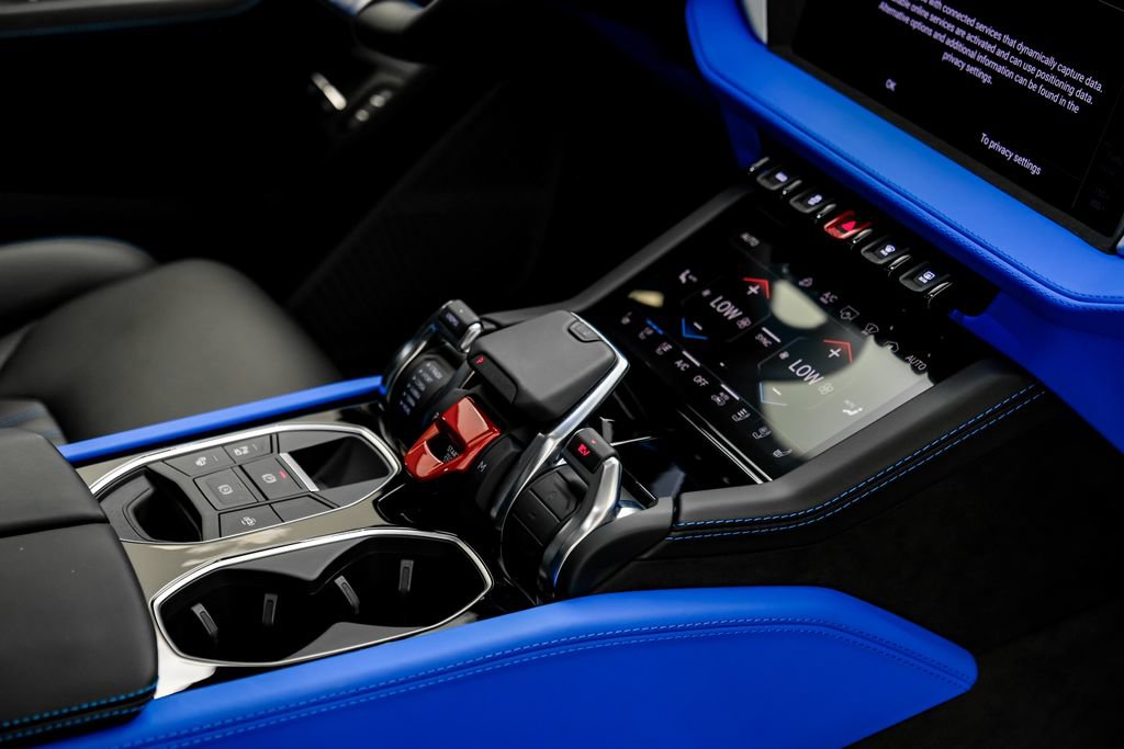 Used 2025 Lamborghini Urus SE AWD/4WD image 33