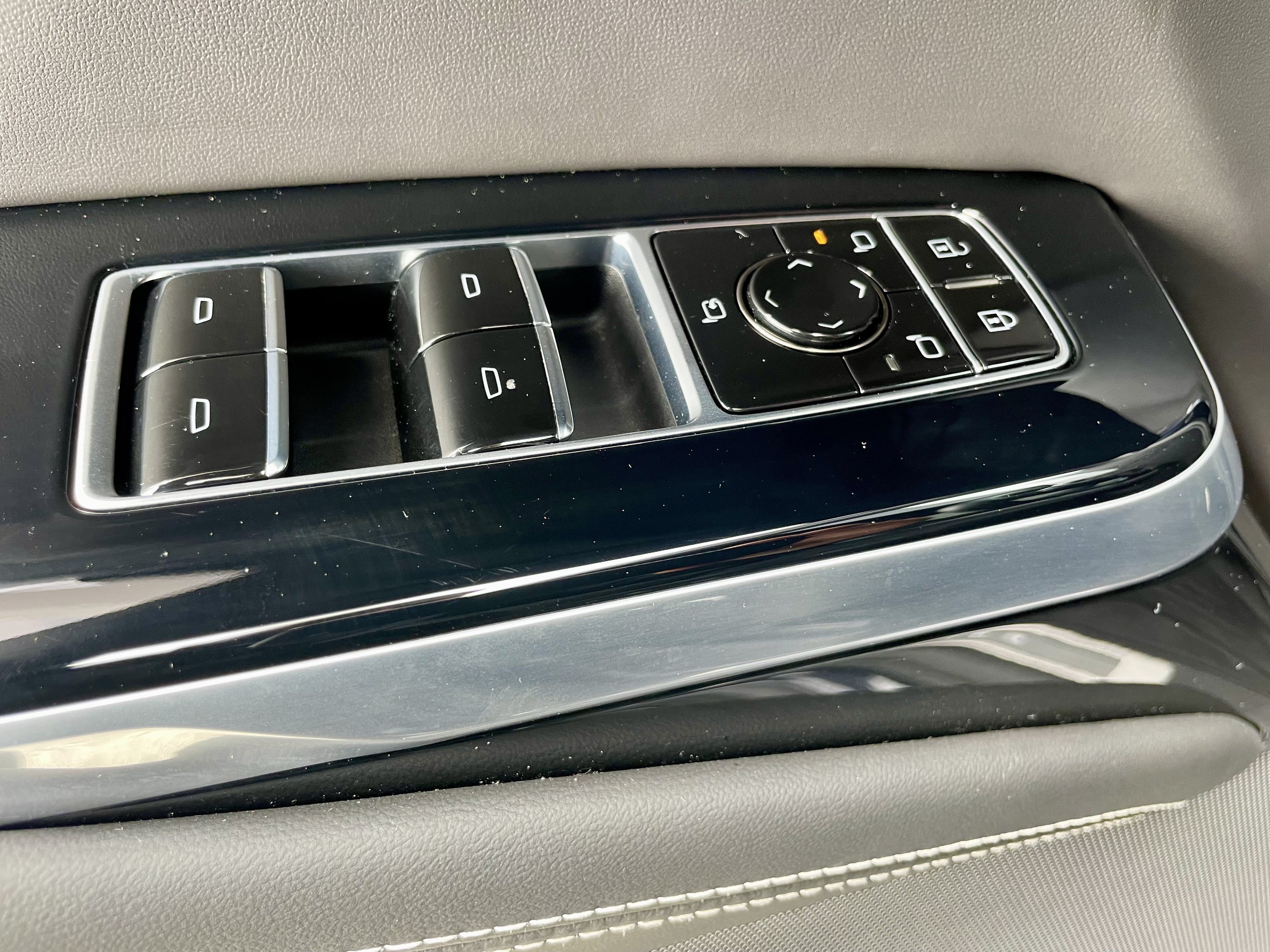 Used 2025 Cadillac Escalade Sport Platinum w/ LPO, ONYX Package AWD/4WD image 11