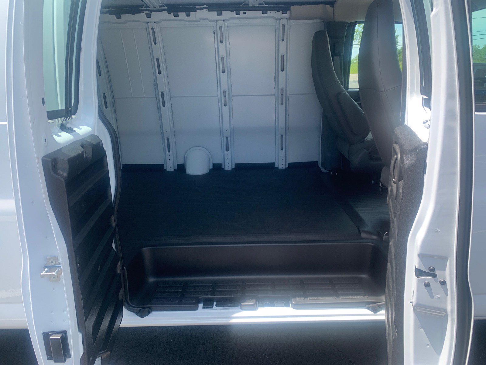 New 2026 Chevrolet Express 2500 Extended w/ Driver Convenience Package RWD image 5