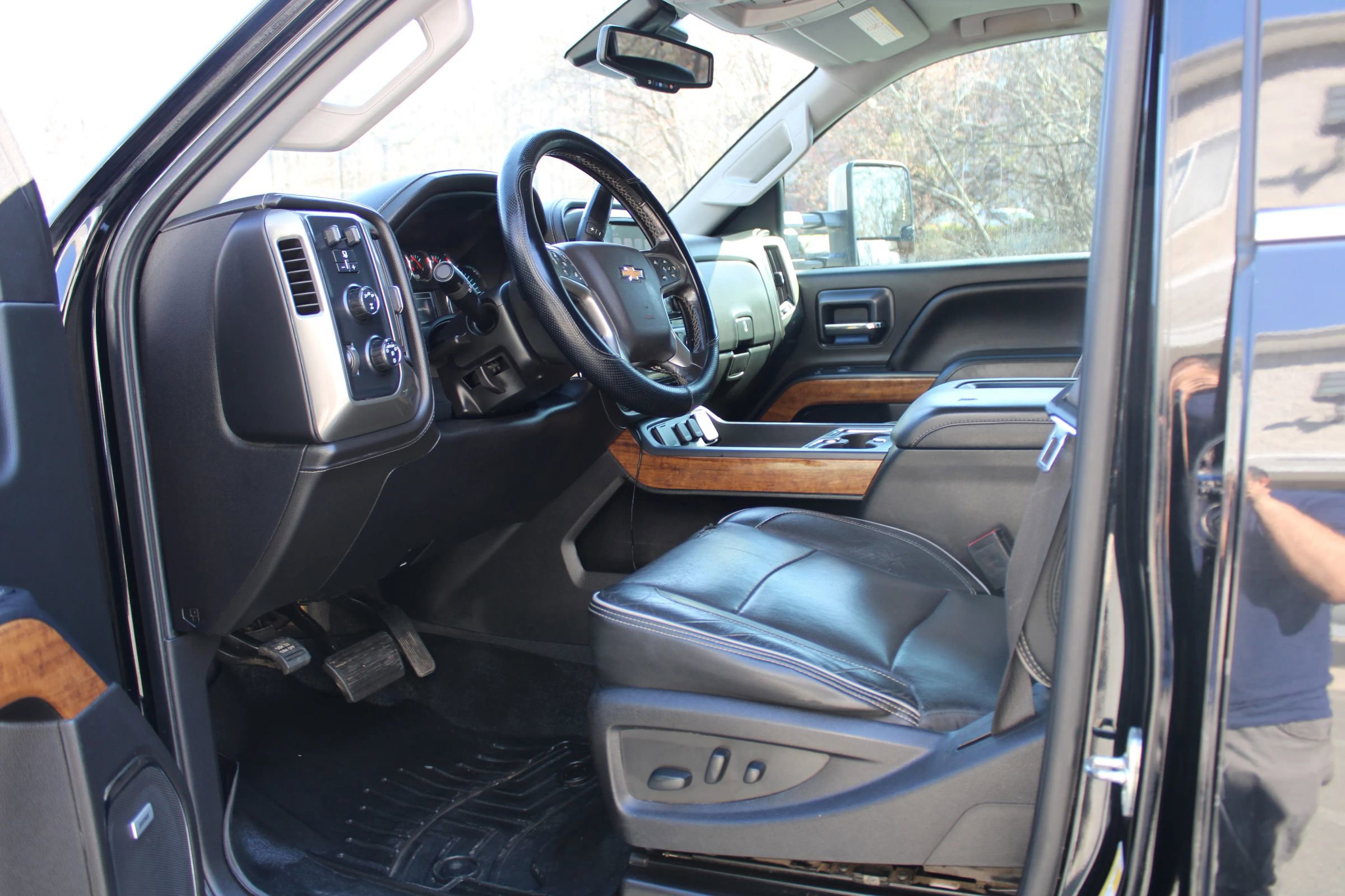 Used 2019 Chevrolet Silverado 2500 High Country w/ Duramax Plus Package image 10