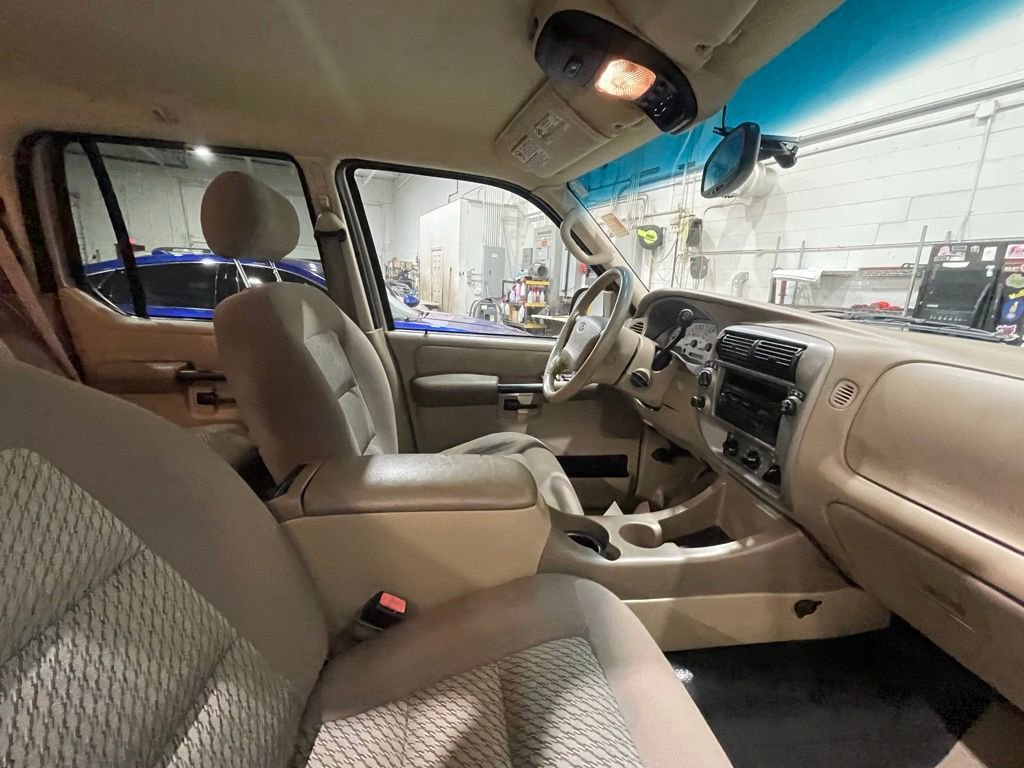Used 2004 Ford Explorer Sport Trac XLT AWD/4WD image 30