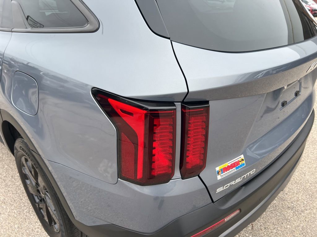 Certified 2023 Kia Sorento S image 34