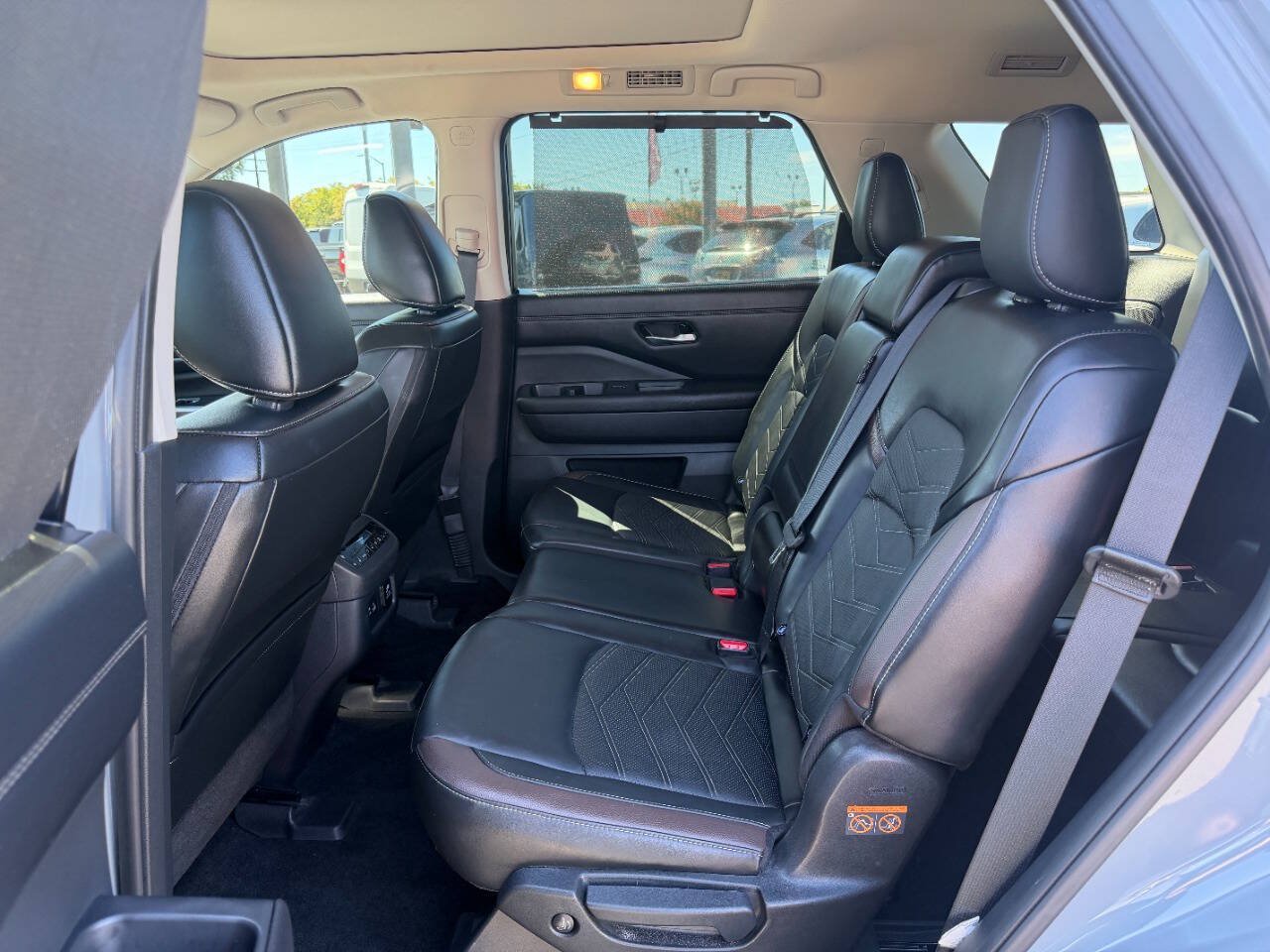 Used 2025 Nissan Pathfinder Platinum w/ Cargo Package AWD/4WD image 11