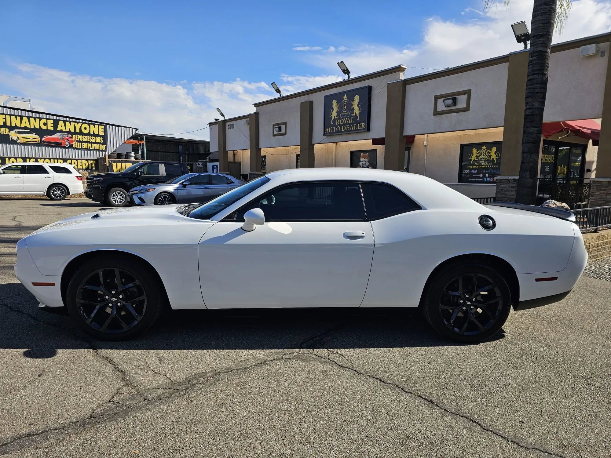 Used 2019 Dodge Challenger SXT w/ Blacktop Package image 8