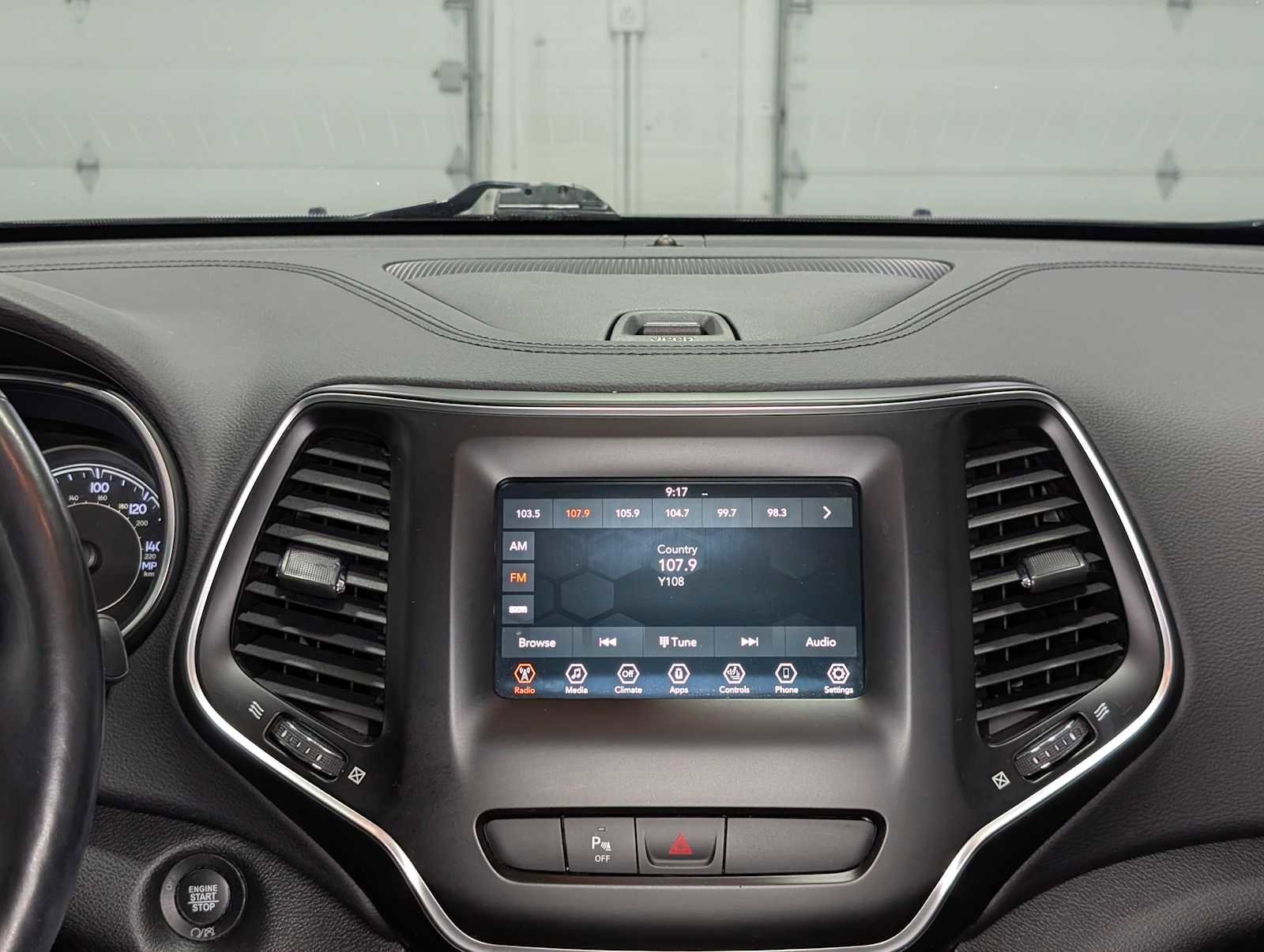 Used 2020 Jeep Cherokee Latitude Plus w/ Cold Weather Group image 15